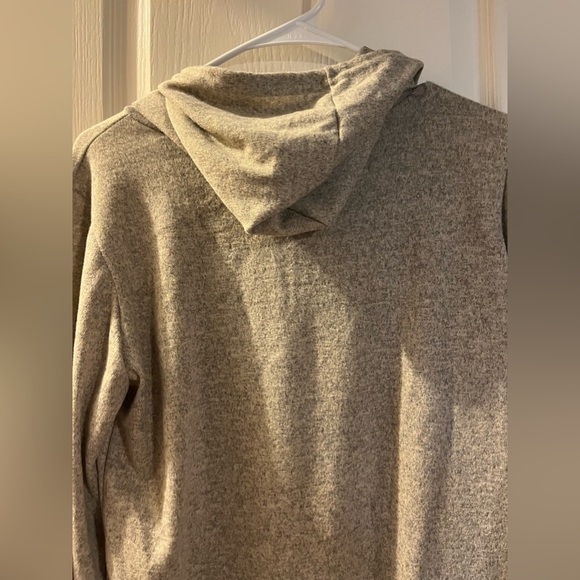 Las Vegas Hooded Shirt - Picture 7 of 8